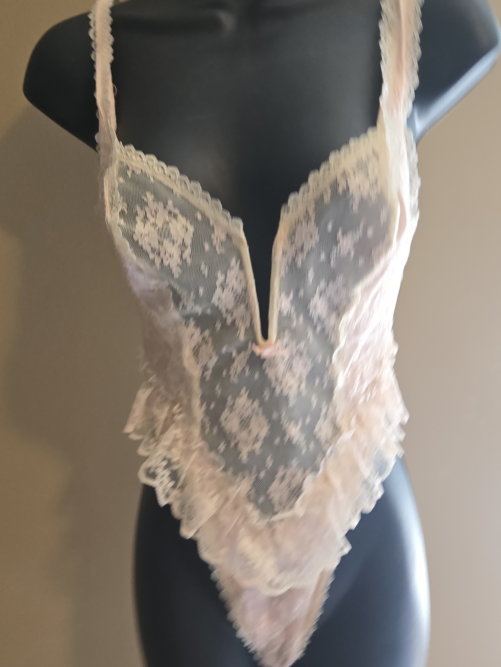 Delicate Lace And Bows Plunge Teddy in Light Pink - Small